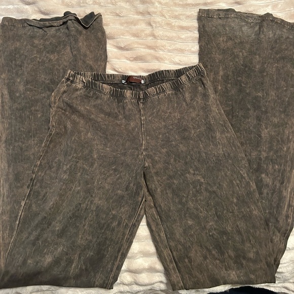 women’s flare pants - Picture 2 of 3